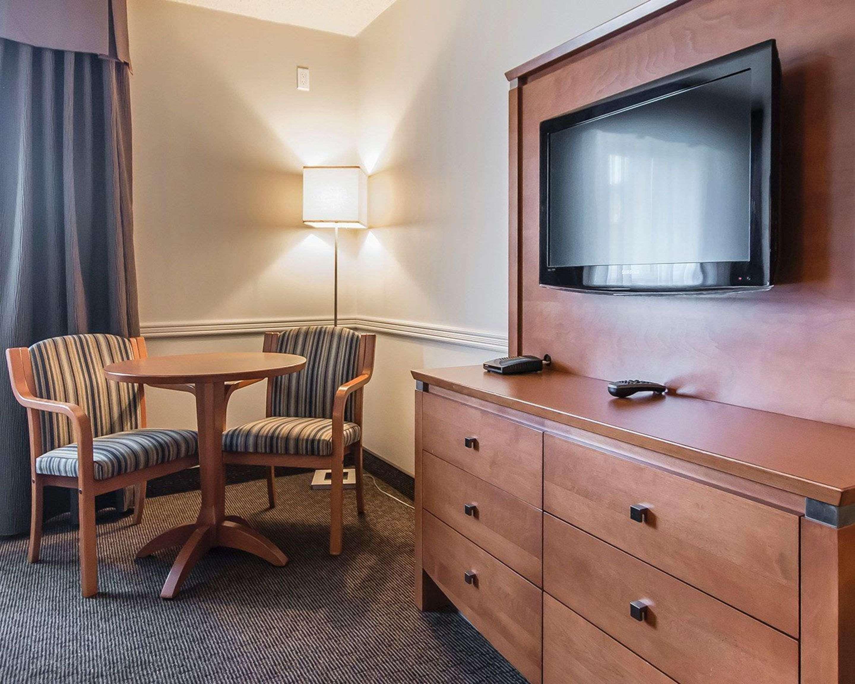 Quality Inn Rouyn-Noranda Exterior foto