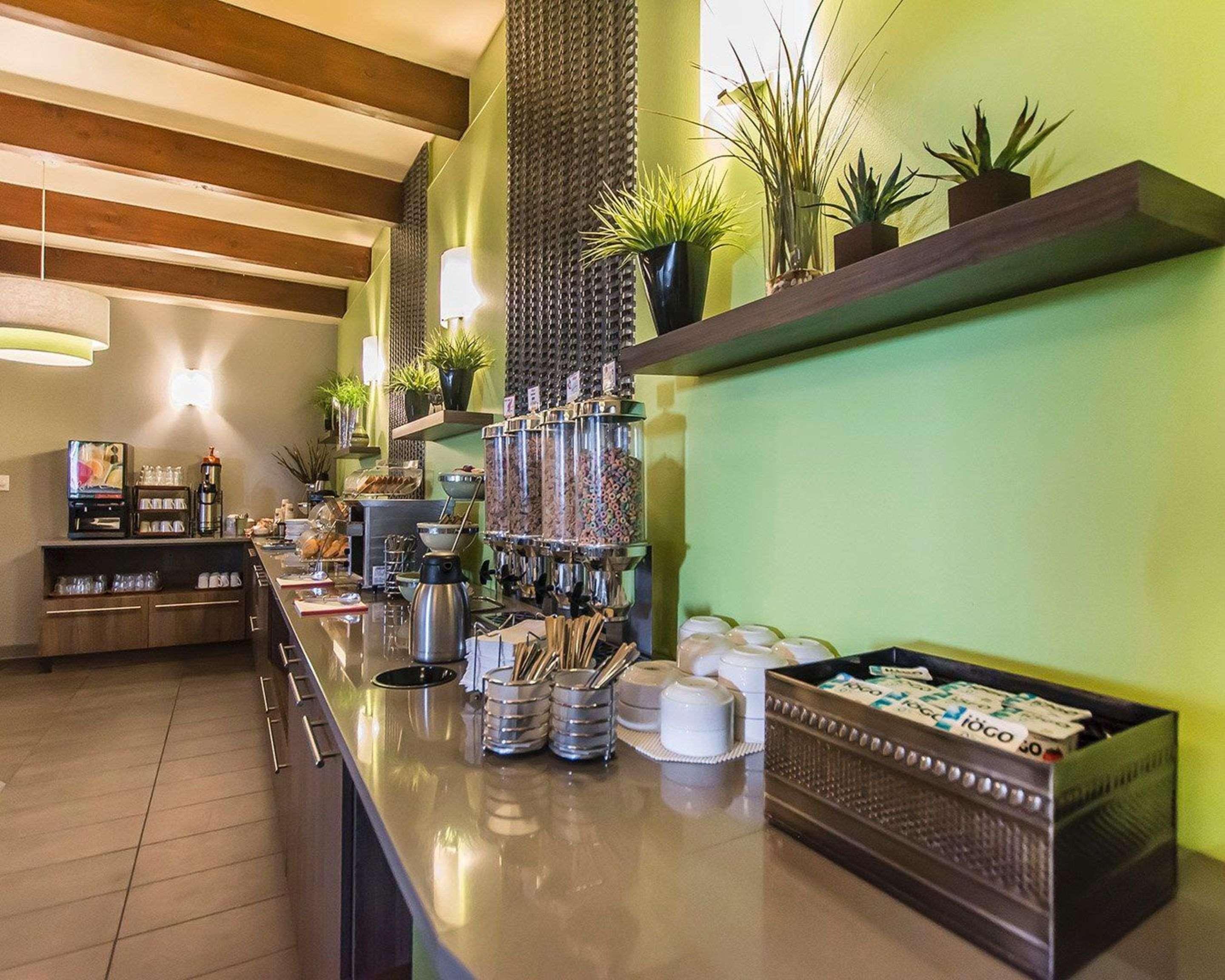 Quality Inn Rouyn-Noranda Exterior foto