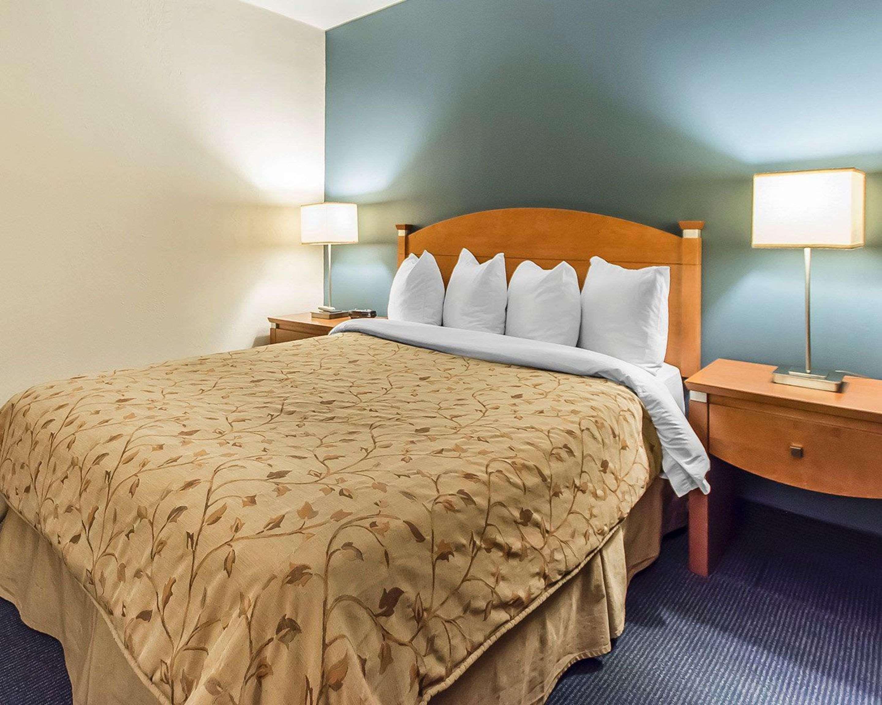 Quality Inn Rouyn-Noranda Exterior foto
